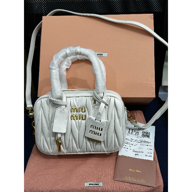 ボタニカルキャンドル バラ かすみ草 MIU MIU 新作 マテラッセ レザー