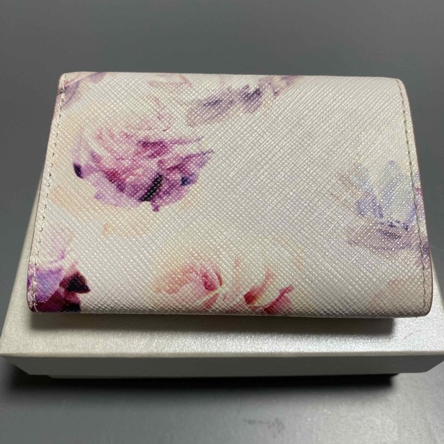 Luria 4℃(ルリアヨンドシー)のLuria4℃ 三つ折り財布　花柄 レディースのファッション小物(財布)の商品写真
