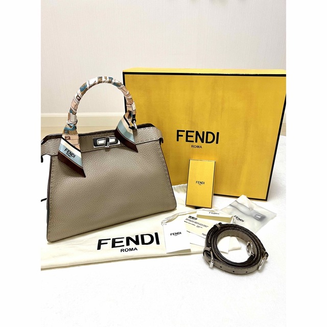 FENDI(フェンディ)のFENDI ピーカブー セレリア アイシーユー 極美品 レディースのバッグ(ハンドバッグ)の商品写真