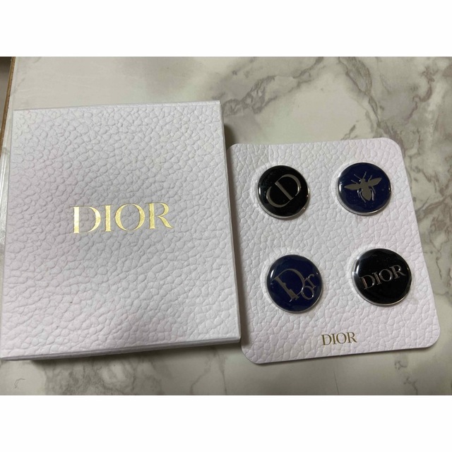 Dior(ディオール)のDior ピンバッチセット エンタメ/ホビーのアニメグッズ(バッジ/ピンバッジ)の商品写真