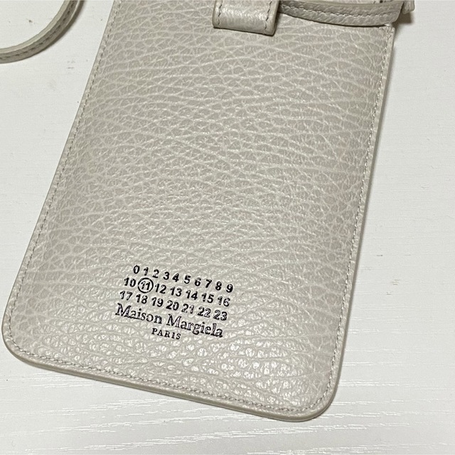 Maison Martin Margiela(マルタンマルジェラ)の【限定セール】Maison Margiela スマホショルダー スマホ/家電/カメラのスマホアクセサリー(iPhoneケース)の商品写真