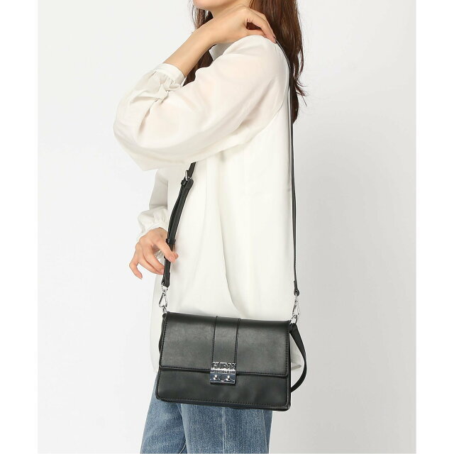 GUESS(ゲス)の【ブラック(BLA)】(W)EVIE Medium Flap レディースのバッグ(ショルダーバッグ)の商品写真