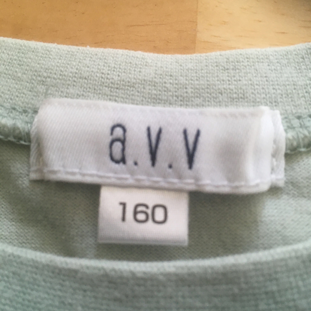 a.v.v(アーヴェヴェ)の160 刺繍が可愛い半袖 キッズ/ベビー/マタニティのキッズ服女の子用(90cm~)(Tシャツ/カットソー)の商品写真