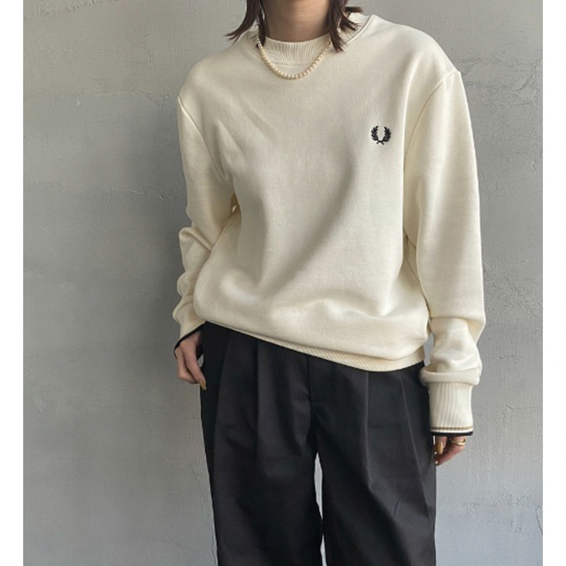 美品FRED PERRY フレッドペリー センターロゴ刺繍スウェット ブラック