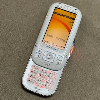 エーユー(au)のW52S AUケータイ(携帯電話本体)