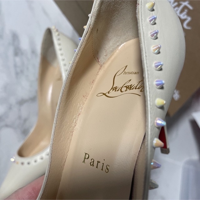 Christian Louboutin(クリスチャンルブタン)のルブタン　パンプス　35 白　ホワイト　アイボリー レディースの靴/シューズ(ハイヒール/パンプス)の商品写真