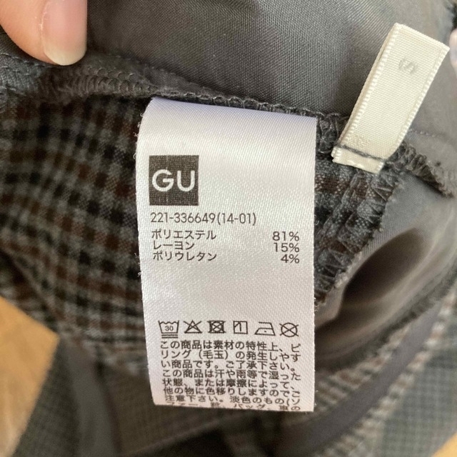 GU(ジーユー)のテーパードパンツ　GU レディースのパンツ(カジュアルパンツ)の商品写真