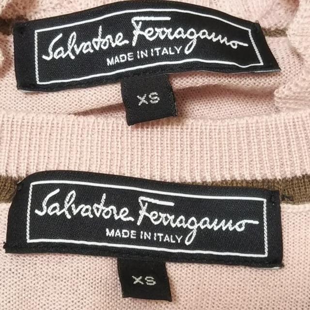 Salvatore Ferragamo(サルヴァトーレフェラガモ)のサルバトーレフェラガモ アンサンブル美品  レディースのトップス(アンサンブル)の商品写真