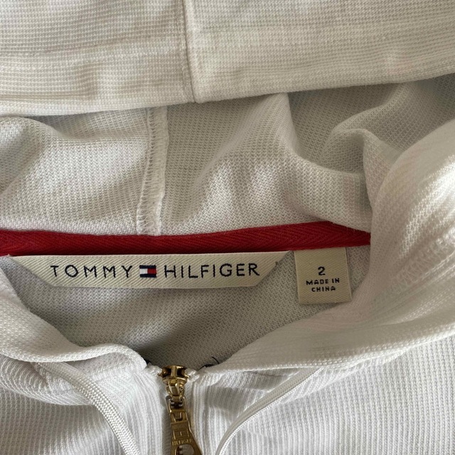 TOMMY HILFIGER(トミーヒルフィガー)のTOMMY HILFIGER トミーヒルフィガー　薄手　パーカー レディースのトップス(パーカー)の商品写真