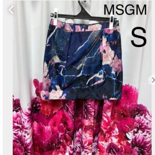 エムエスジイエム(MSGM)のぼかしフラワー柄スカート　 Rady.エミリアウィズ.ミシェルマカロンずき(ひざ丈スカート)