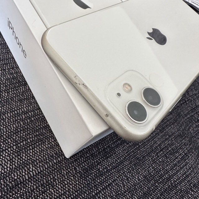 iPhone(アイフォーン)のiPhone 11 ホワイト 128 GB SIMフリー スマホ/家電/カメラのスマートフォン/携帯電話(スマートフォン本体)の商品写真