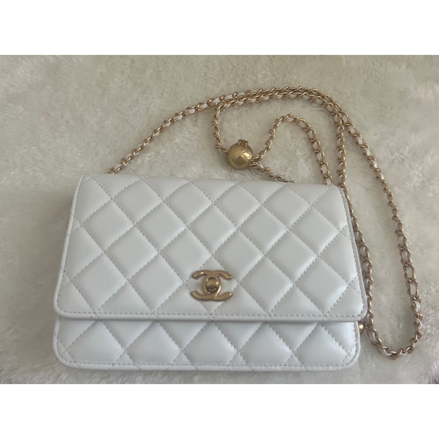 最終お値下げCHANEL シャネルチェーンウォレット　超美品ホワイト／ゴールド