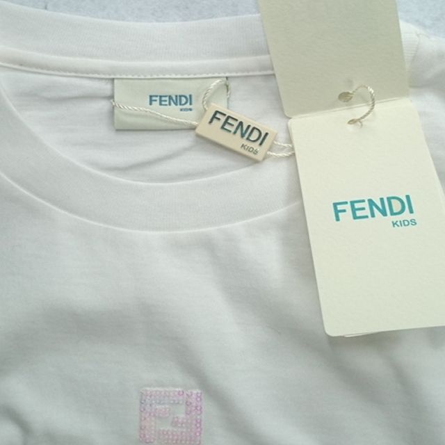 日本代理店正規品 ○新品/正規品○ FENDI スパンコール&刺繍 ロゴ T