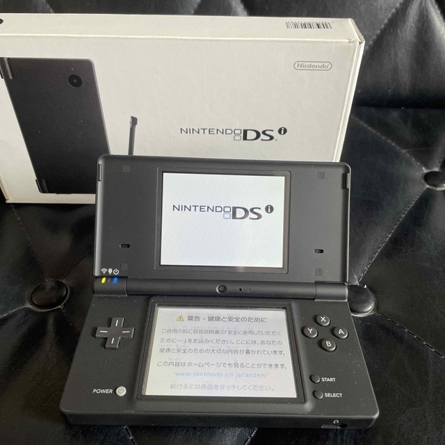 ニンテンドーDS(ニンテンドーDS)の【値下】【美品】NINTENDO DS i ブラック エンタメ/ホビーのゲームソフト/ゲーム機本体(携帯用ゲーム機本体)の商品写真