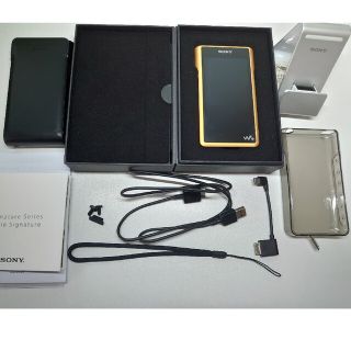 ウォークマン(WALKMAN)のsony NW-WM1Z　純正ケース、スタンド付き(ポータブルプレーヤー)