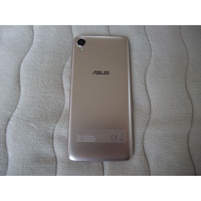 ASUS(エイスース)のASUS Zenfone Live (L1) シマーゴールド 動作正常 中古  スマホ/家電/カメラのスマートフォン/携帯電話(スマートフォン本体)の商品写真