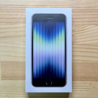 アイフォーン(iPhone)の【新品未使用】iPhone SE (第3世代) ホワイト64 GB(スマートフォン本体)