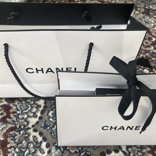 CHANEL プードゥルルミエールグラッセ 2