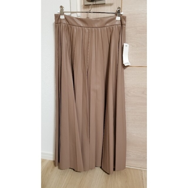 SNIDEL(スナイデル)の【新品】SNIDEL レザープリーツスカート　MOC サイズ2 レディースのスカート(ロングスカート)の商品写真