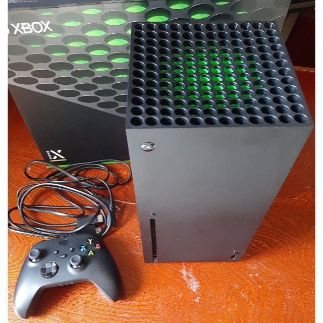 Xbox(エックスボックス)のたら様専用　Xbox Series X 中古 + ゲームおまけ付 エンタメ/ホビーのゲームソフト/ゲーム機本体(家庭用ゲーム機本体)の商品写真