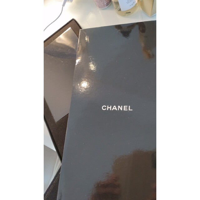 CHANEL(シャネル)のCHANELノベルティ手鏡。美品。 エンタメ/ホビーのコレクション(ノベルティグッズ)の商品写真