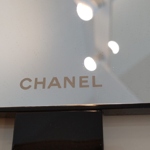 CHANEL(シャネル)のCHANELノベルティ手鏡。美品。 エンタメ/ホビーのコレクション(ノベルティグッズ)の商品写真