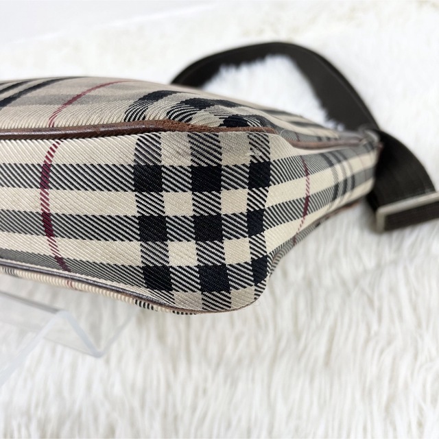 BURBERRY(バーバリー)のバーバリー　BURBERRY サコッシュ　ショルダーバッグ　ノバチェック レディースのバッグ(ショルダーバッグ)の商品写真