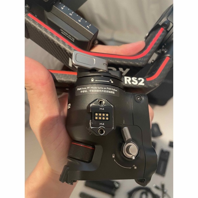 SONY(ソニー)のDJI RS2 pro combo デュアルハンドグリップ付 スマホ/家電/カメラのカメラ(ビデオカメラ)の商品写真
