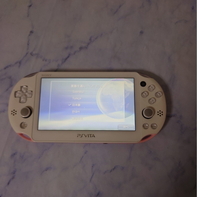 PlayStation Vita(プレイステーションヴィータ)の「PlayStation®VitaPCH-2000シリーズピンクホワイト エンタメ/ホビーのゲームソフト/ゲーム機本体(携帯用ゲーム機本体)の商品写真