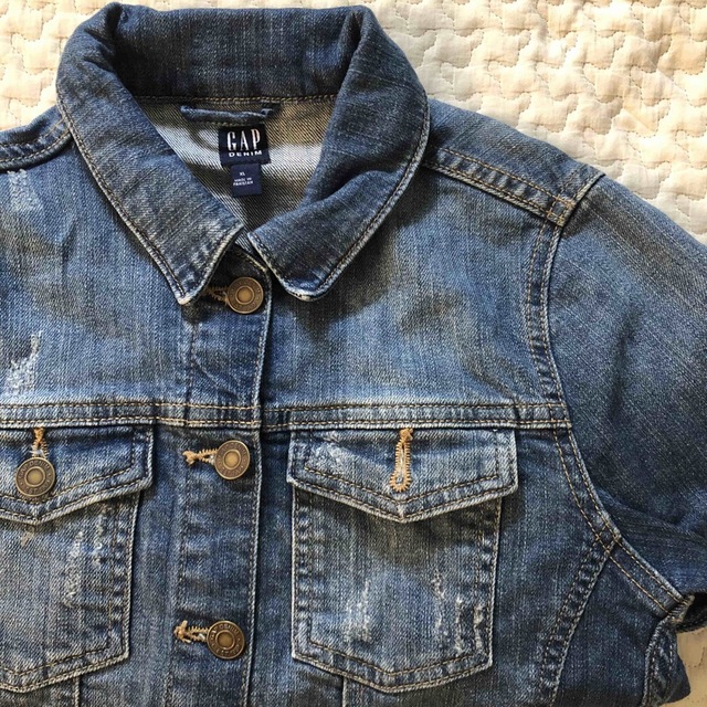 GAP Kids(ギャップキッズ)のGAPデニムジャケット Gジャン150cm キッズ　ギャップ キッズ/ベビー/マタニティのキッズ服女の子用(90cm~)(ジャケット/上着)の商品写真