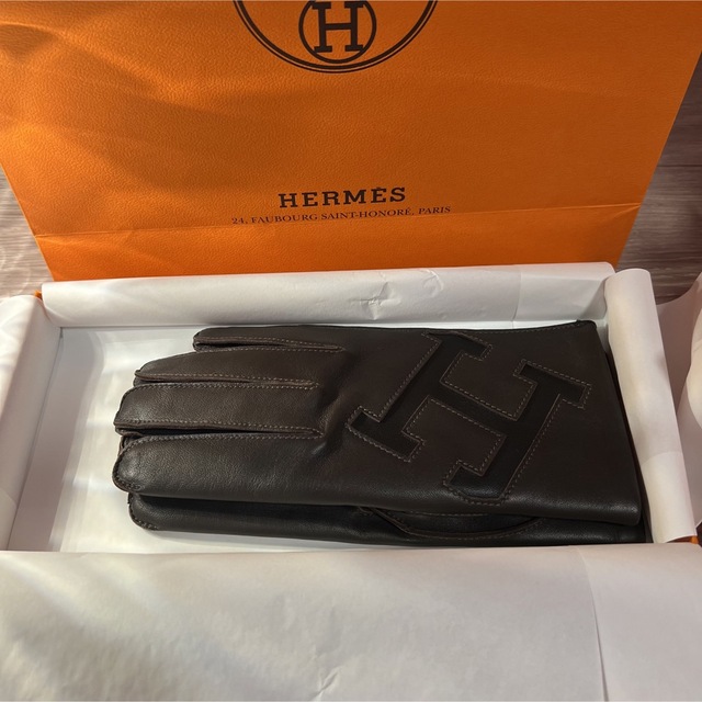 Hermes(エルメス)の【新品未使用】エルメス　手袋　サイズ8  焦茶色 レディースのファッション小物(手袋)の商品写真