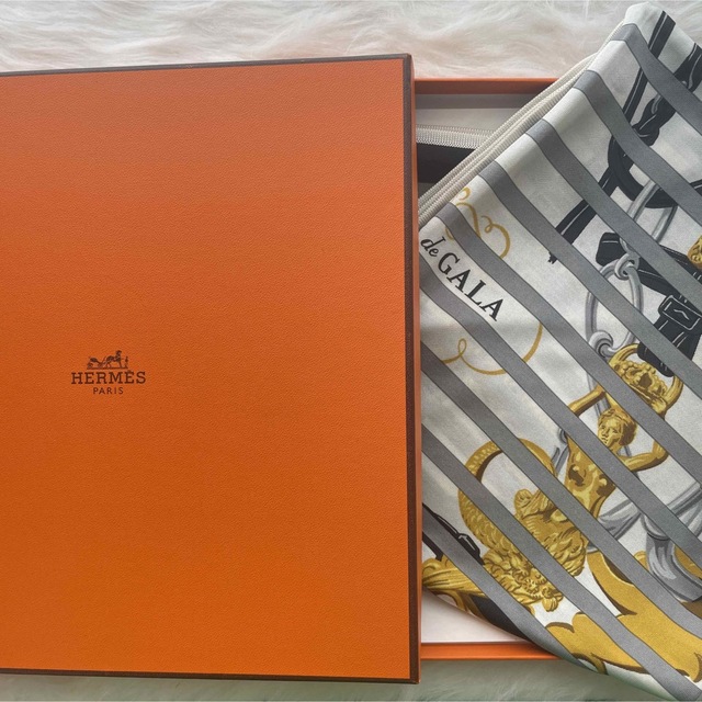 Hermes(エルメス)の【レア】HERMES シルクスムース カレ 90 レディースのファッション小物(バンダナ/スカーフ)の商品写真