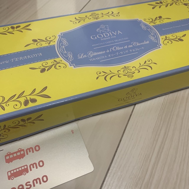 GODIVA(ゴディバ)のGODIVA オリーブ　サンドチョコレート6個入り 食品/飲料/酒の食品(菓子/デザート)の商品写真