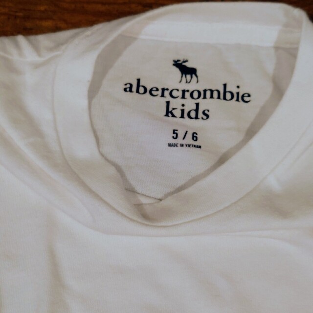 Abercrombie&Fitch(アバクロンビーアンドフィッチ)の美品 Abercrombie kids グラデーションカラー Tシャツ 120 キッズ/ベビー/マタニティのキッズ服女の子用(90cm~)(Tシャツ/カットソー)の商品写真