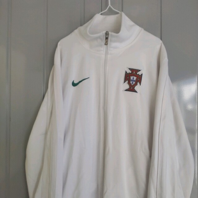 NIKE(ナイキ)の【レアカラー】NIKE　ポルトガル代表　エムブレム　ロゴ刺繍　トラックジャケット スポーツ/アウトドアのサッカー/フットサル(ウェア)の商品写真