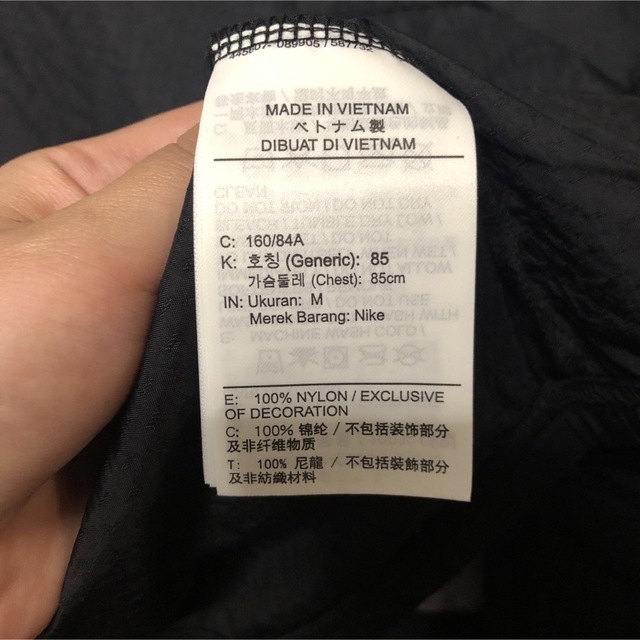 NIKE(ナイキ)のNIKE ナイキ　ハーフジップアップジャンパー　ブラック　黒 レディースのジャケット/アウター(ナイロンジャケット)の商品写真