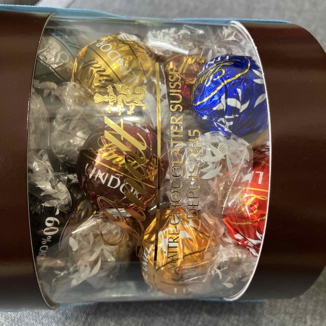 Lindt(リンツ)のチョコレート　リンツ　　お菓子 食品/飲料/酒の食品(菓子/デザート)の商品写真