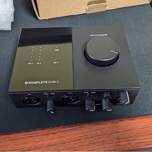 Komplete Audio 2 オーディオインタフェース- Komplete Audio 2 オーディオインタフェース-