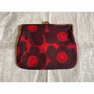 マリメッコ(marimekko)の★マリメッコ marimekko ★ 赤ベースのウニッコ柄 がま口・ポーチ♪(ポーチ)