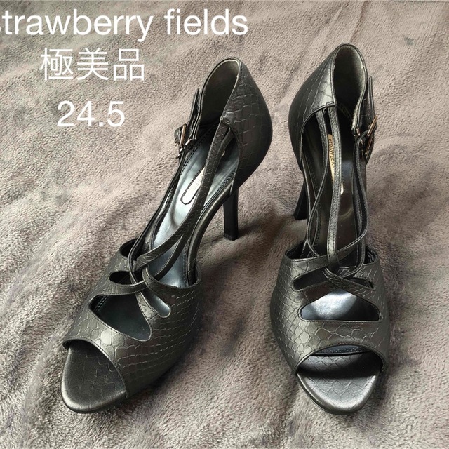 STRAWBERRY-FIELDS(ストロベリーフィールズ)の極美品strawberry fields パンプス　ブラック　ウロコ柄 レディースの靴/シューズ(ハイヒール/パンプス)の商品写真
