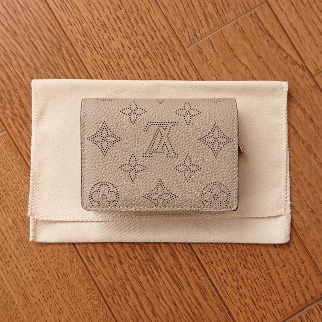 正規輸入品保証 LOUIS VUITTON 二つ折り財布 マヒナ ポルトフォイユ