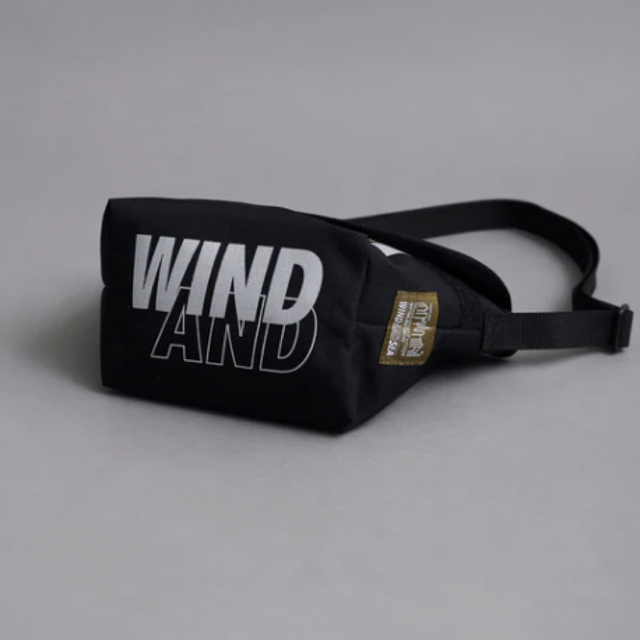 WIND AND SEA(ウィンダンシー)の★ WIND AND SEA MANHATTAN PORTAGE ブラック メンズのバッグ(ショルダーバッグ)の商品写真