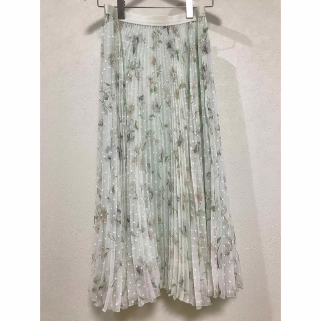 STRAWBERRY-FIELDS(ストロベリーフィールズ)の花柄プリーツロングフレアスカート レディースのスカート(ロングスカート)の商品写真