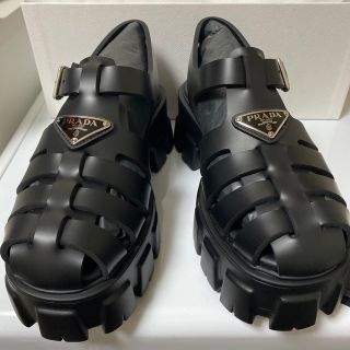 プラダ(PRADA)のプラダ　フォームラバーサンダル　新品未使用　　レシートあり！(サンダル)