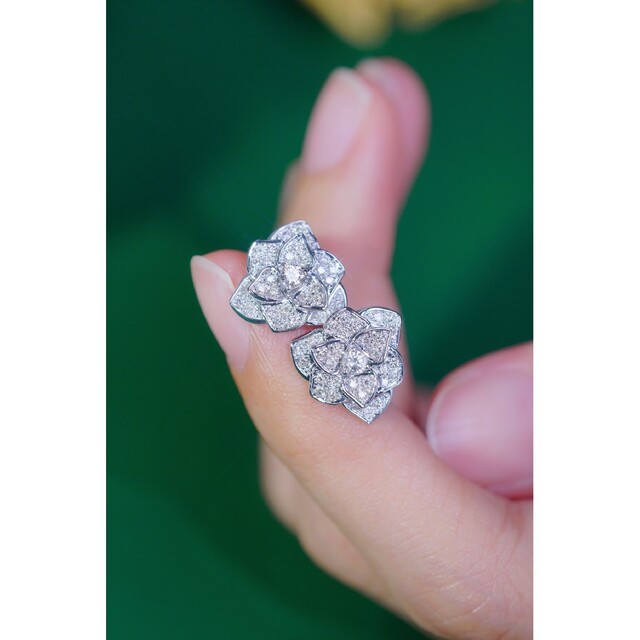 花モチーフ　天然ダイヤモンドピアス0.42ct　k18