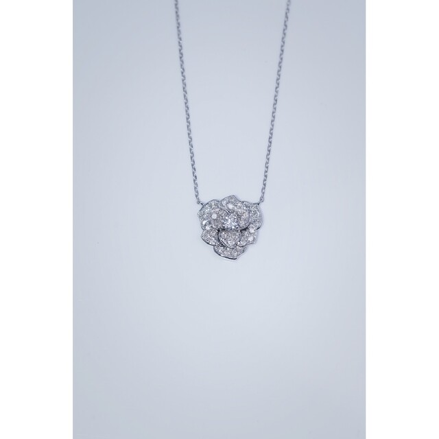 花モチーフ　天然ダイヤモンドネックレスk18 レディースのアクセサリー(ネックレス)の商品写真