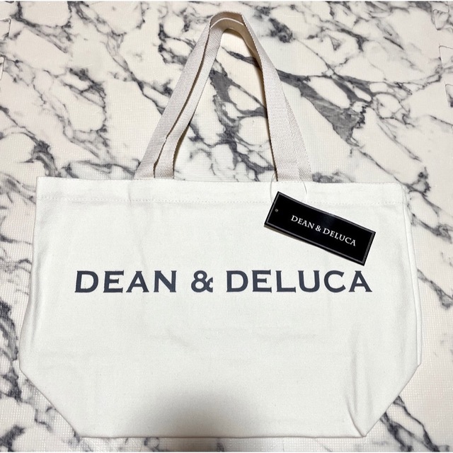 DEAN & DELUCA(ディーンアンドデルーカ)のGWセール　Dean &Deluca　Lサイズ　ホワイト 　トートバッグ レディースのバッグ(トートバッグ)の商品写真