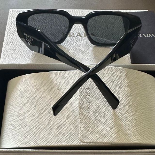未使用 プラダ prada シンボルサングラス ブラック グレーグラデ 三角