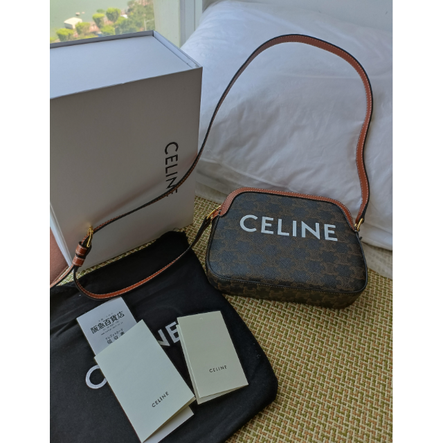 期間限定値下げ! CELINEのトリオンフ キャンバス スモール カメラ