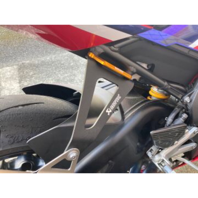 CBR1000RR-R AKRAPOVIC アクラポピッチ マフラーステー お気にいる www